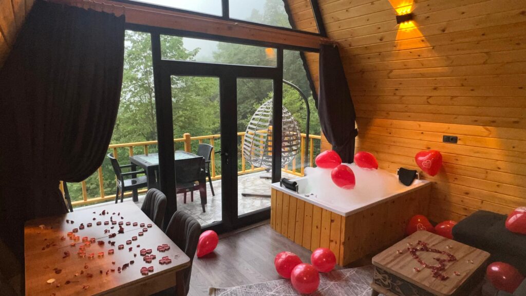 Jakuzili Lüks Balayı Bungalovu