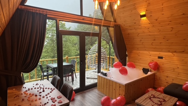 Jakuzili Lüks Balayı Bungalovu
