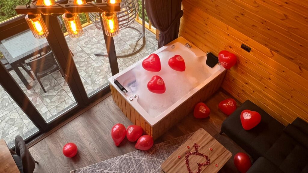 Jakuzili Lüks Balayı Bungalovu