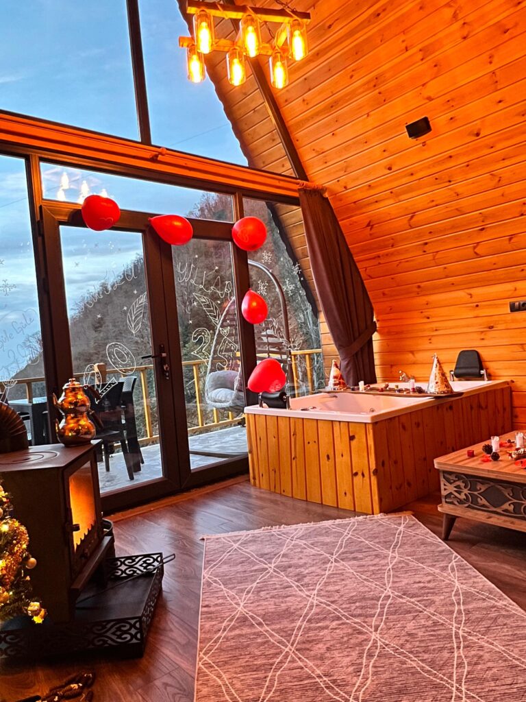 Jakuzili Lüks Balayı Bungalovu