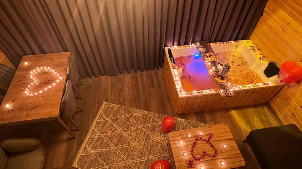 Jakuzili Lüks Balayı Bungalovu