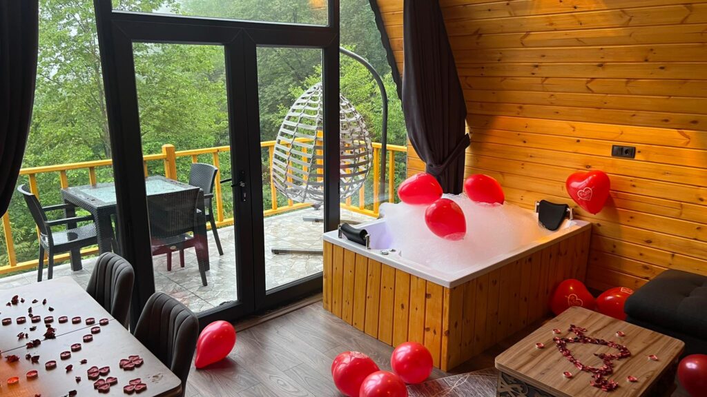 Jakuzili Lüks Balayı Bungalovu